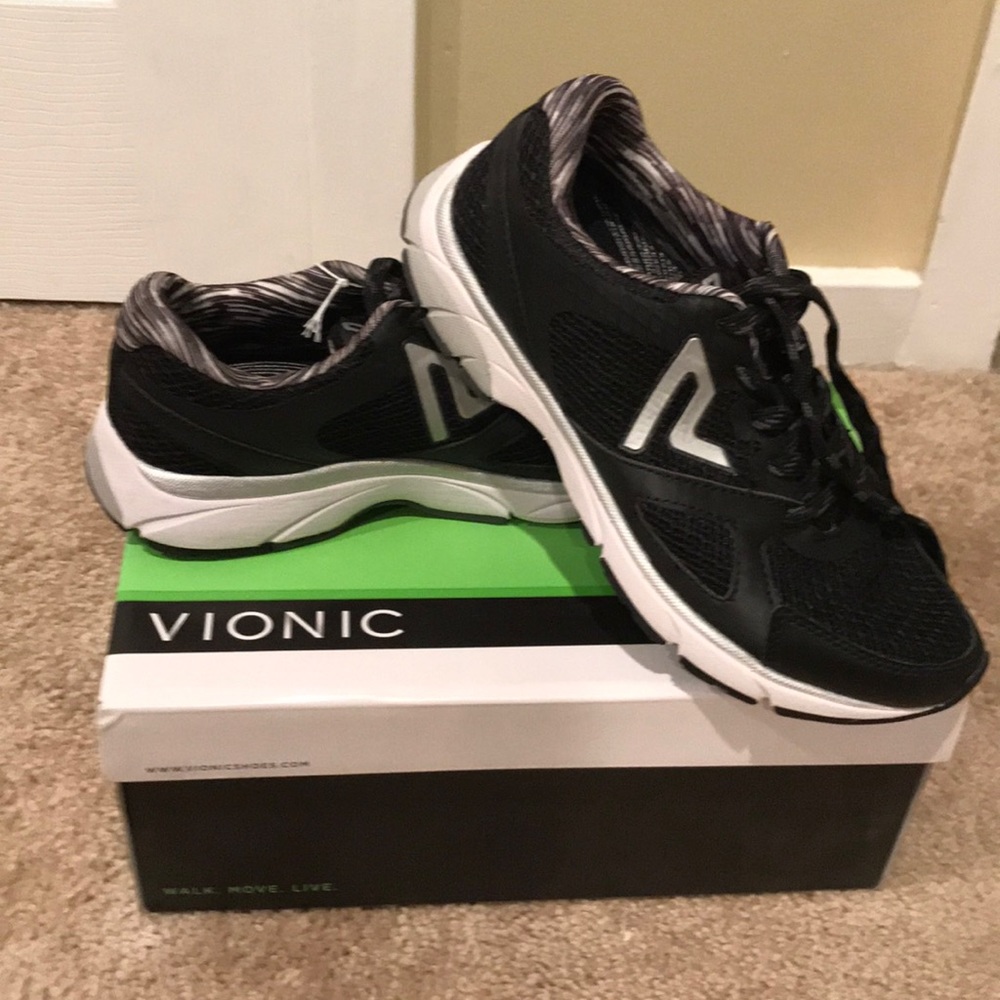 Vionic Sneakers Size 6